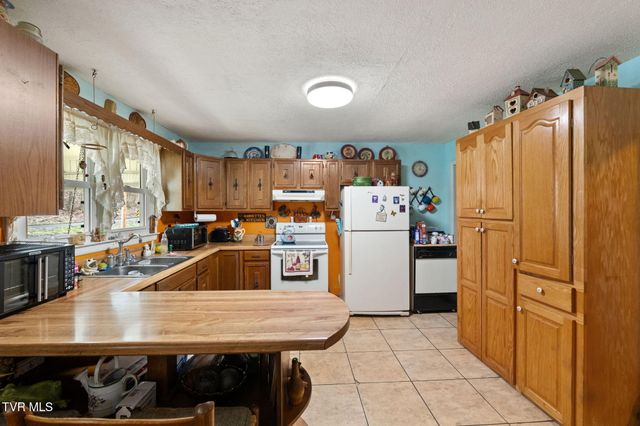 23146 Taylor Valley Road, Damascus, VA 24236