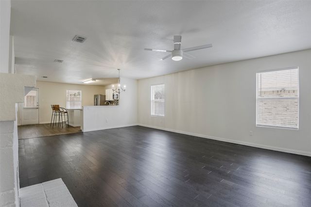 909 Anvil Creek Drive, Arlington, TX 76001