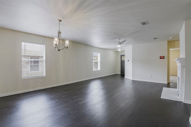 909 Anvil Creek Drive, Arlington, TX 76001