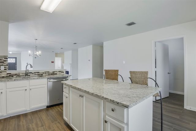 909 Anvil Creek Drive, Arlington, TX 76001