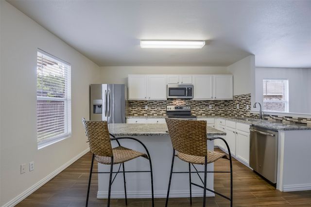 909 Anvil Creek Drive, Arlington, TX 76001