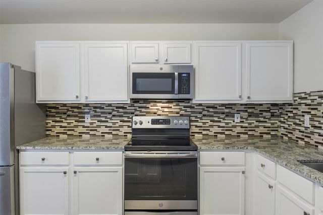 909 Anvil Creek Drive, Arlington, TX 76001