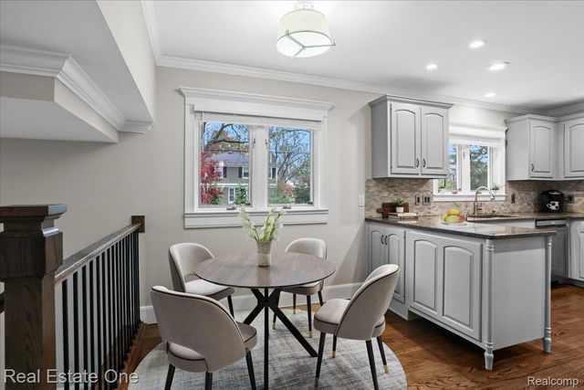 5611 Priory Lane, Bloomfield Hills, MI 48301