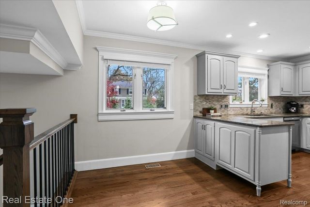 5611 Priory Lane, Bloomfield Hills, MI 48301