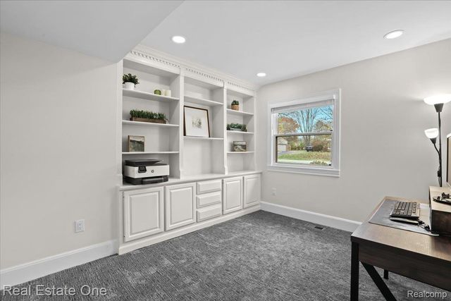 5611 Priory Lane, Bloomfield Hills, MI 48301