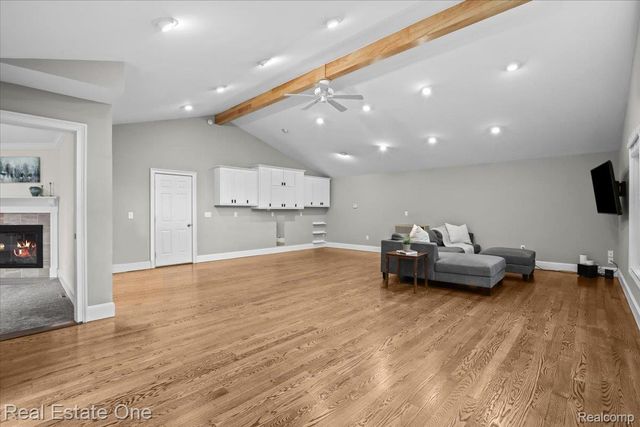 5611 Priory Lane, Bloomfield Hills, MI 48301