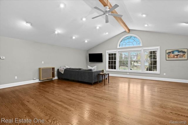 5611 Priory Lane, Bloomfield Hills, MI 48301