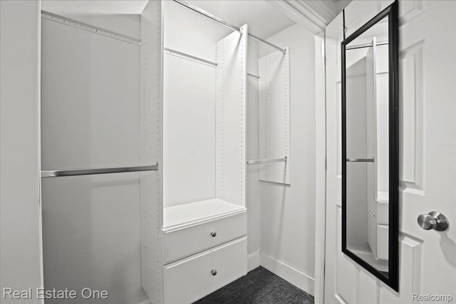 5611 Priory Lane, Bloomfield Hills, MI 48301