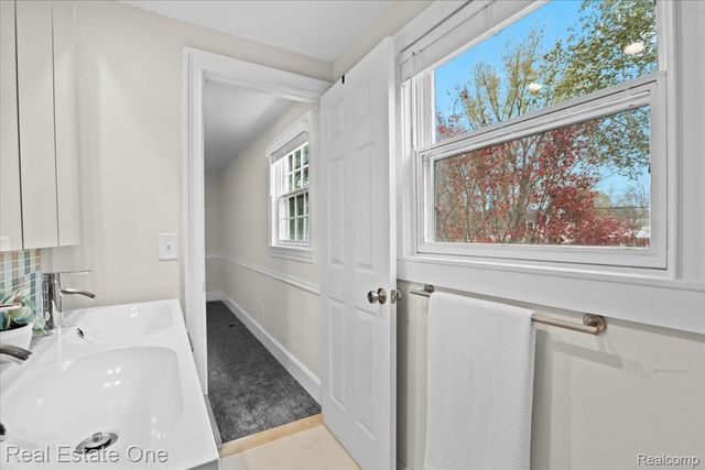 5611 Priory Lane, Bloomfield Hills, MI 48301