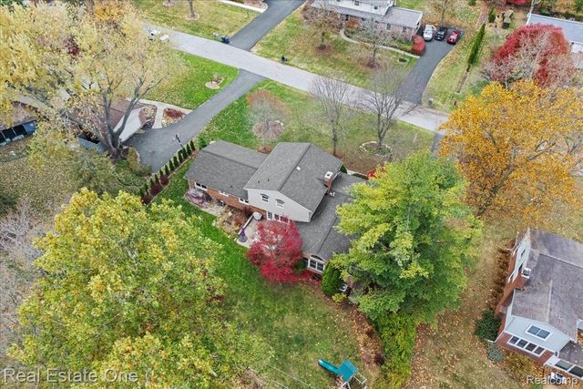 5611 Priory Lane, Bloomfield Hills, MI 48301