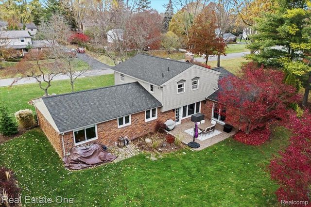 5611 Priory Lane, Bloomfield Hills, MI 48301