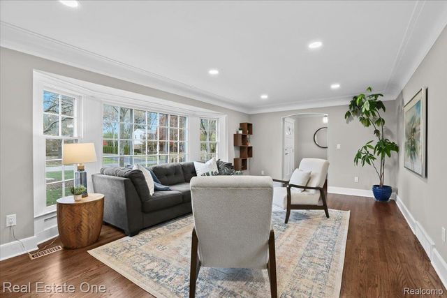 5611 Priory Lane, Bloomfield Hills, MI 48301