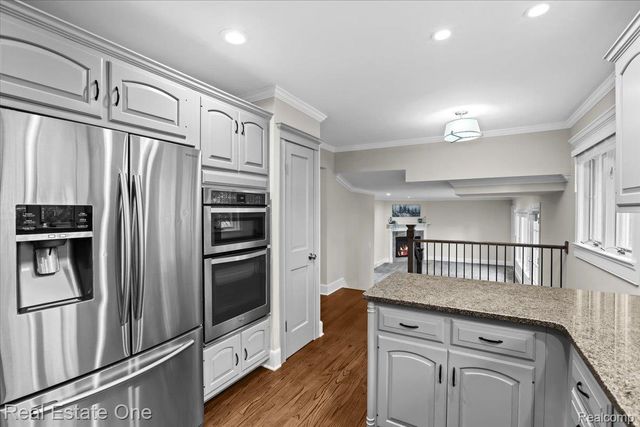 5611 Priory Lane, Bloomfield Hills, MI 48301