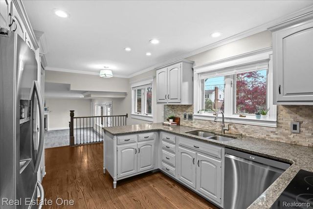 5611 Priory Lane, Bloomfield Hills, MI 48301