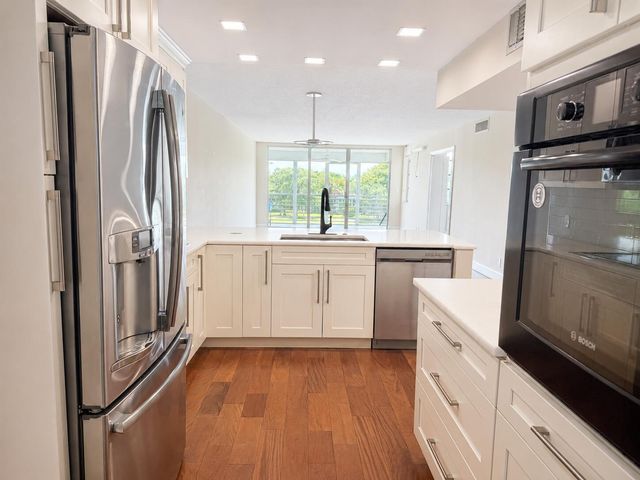 4030 W PALM AIRE Drive 402, Pompano Beach, FL 33069
