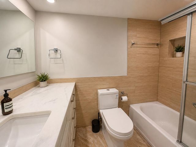 4030 W PALM AIRE Drive 402, Pompano Beach, FL 33069