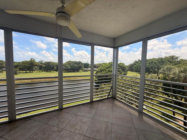 4030 W PALM AIRE Drive 402, Pompano Beach, FL 33069