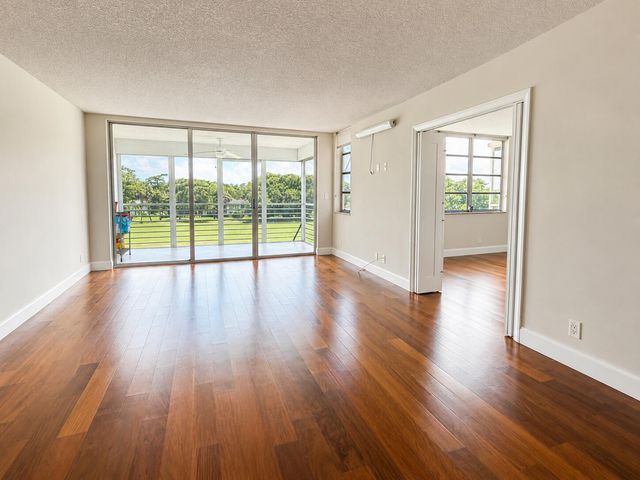 4030 W PALM AIRE Drive 402, Pompano Beach, FL 33069