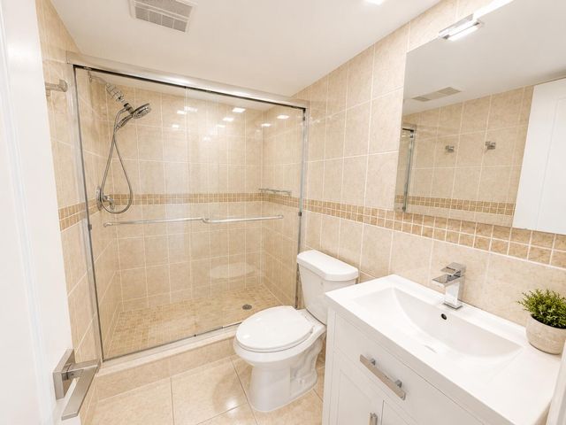 4030 W PALM AIRE Drive 402, Pompano Beach, FL 33069