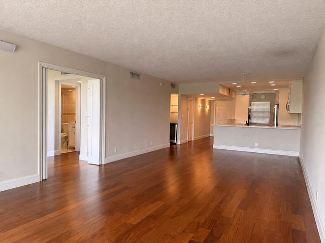 4030 W PALM AIRE Drive 402, Pompano Beach, FL 33069