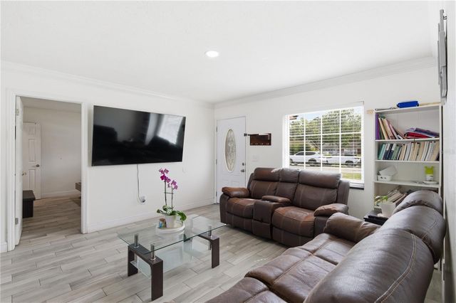 214 N THOMPSON ROAD, Apopka, FL 32703