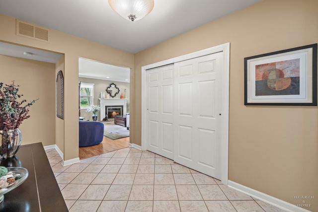 1714 PARK Drive, Schaumburg, IL 60194