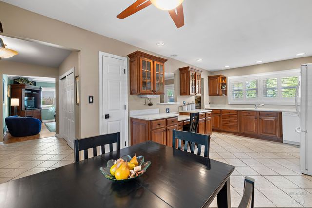 1714 PARK Drive, Schaumburg, IL 60194