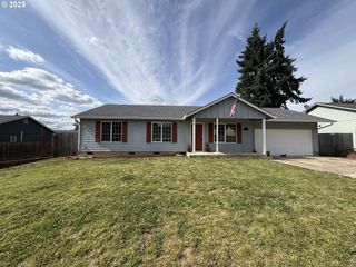 986 ARTHUR Ave, Cottage Grove, OR 97424