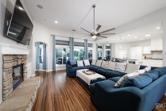 8907 Cashmere Court, Bakersfield, CA 93312