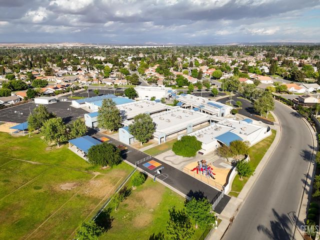 8907 Cashmere Court, Bakersfield, CA 93312