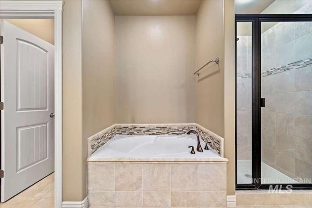 1864 E Meadow Creek Dr, Meridian, ID 83646