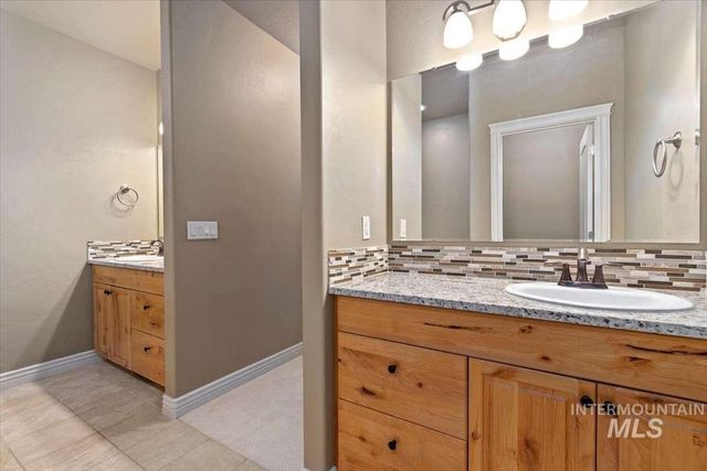 1864 E Meadow Creek Dr, Meridian, ID 83646
