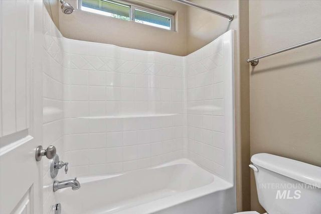 1864 E Meadow Creek Dr, Meridian, ID 83646