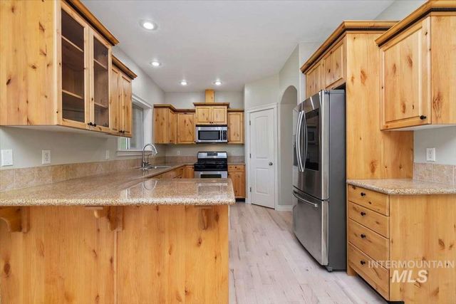 1864 E Meadow Creek Dr, Meridian, ID 83646