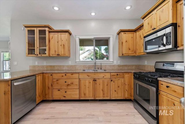 1864 E Meadow Creek Dr, Meridian, ID 83646