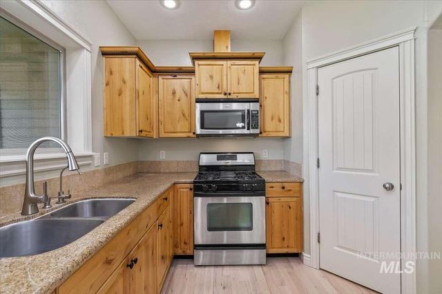 1864 E Meadow Creek Dr, Meridian, ID 83646