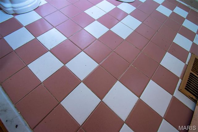 11648 VILLA DORADO Drive, St Louis, MO 63146