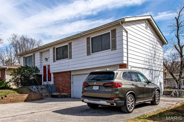 11648 VILLA DORADO Drive, St Louis, MO 63146