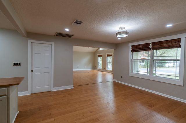 236 NE Bradley Drive, Fort Walton Beach, FL 32547