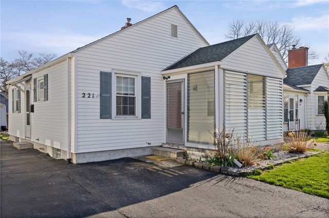 221 Florence Avenue, Greece, NY 14616
