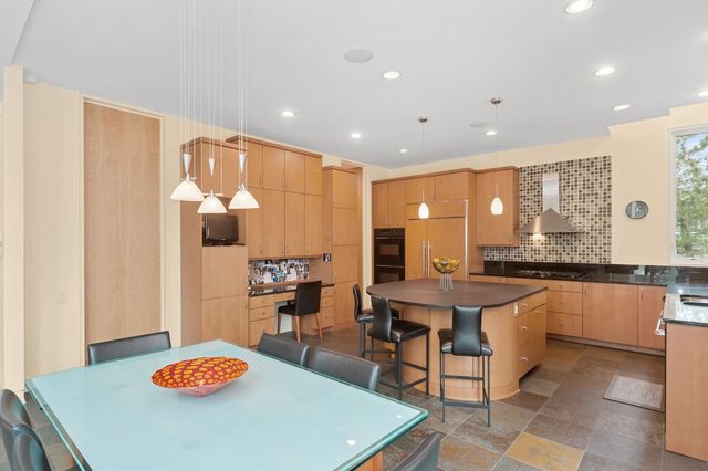 282 Linden Park Place, Highland Park, IL 60035