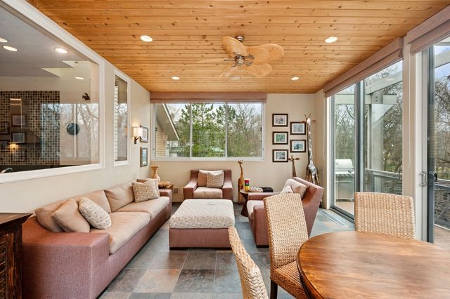 282 Linden Park Place, Highland Park, IL 60035