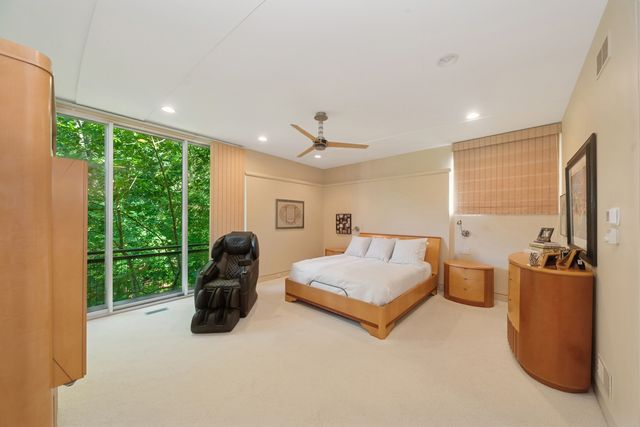 282 Linden Park Place, Highland Park, IL 60035