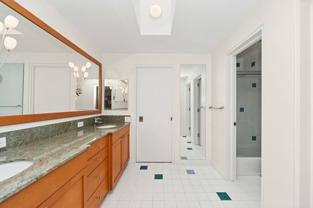 282 Linden Park Place, Highland Park, IL 60035