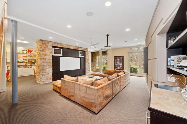 282 Linden Park Place, Highland Park, IL 60035