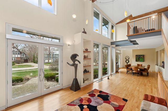 282 Linden Park Place, Highland Park, IL 60035