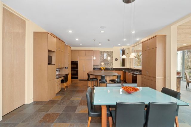 282 Linden Park Place, Highland Park, IL 60035