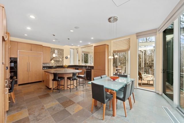 282 Linden Park Place, Highland Park, IL 60035