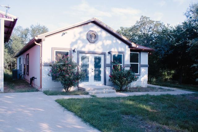 1261 Fm 20, Cedar Creek, TX 78612