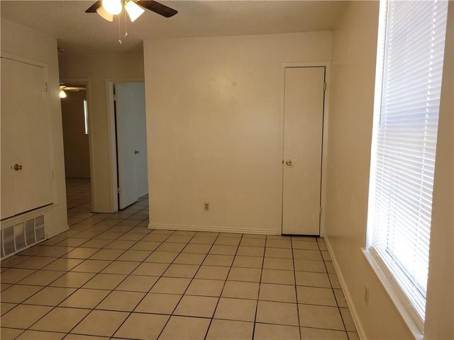 1609 Jones ST A, Taylor, TX 76574